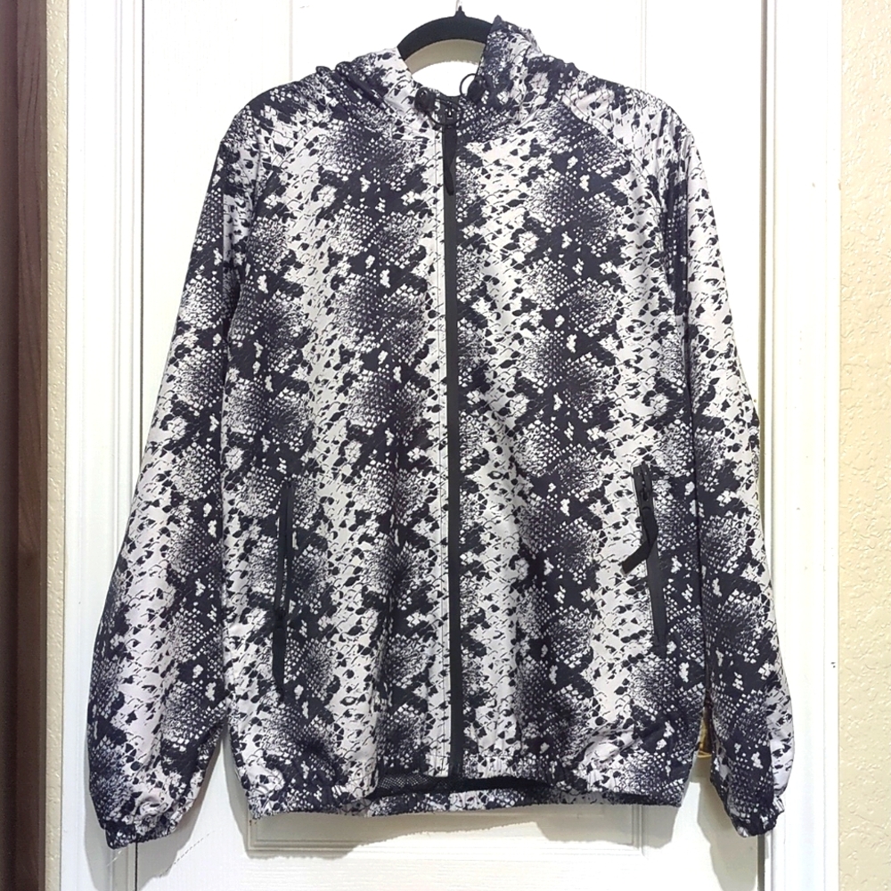 Bolongaro Trevor Hoodie and Active Shorts set in black and white snakeskin print